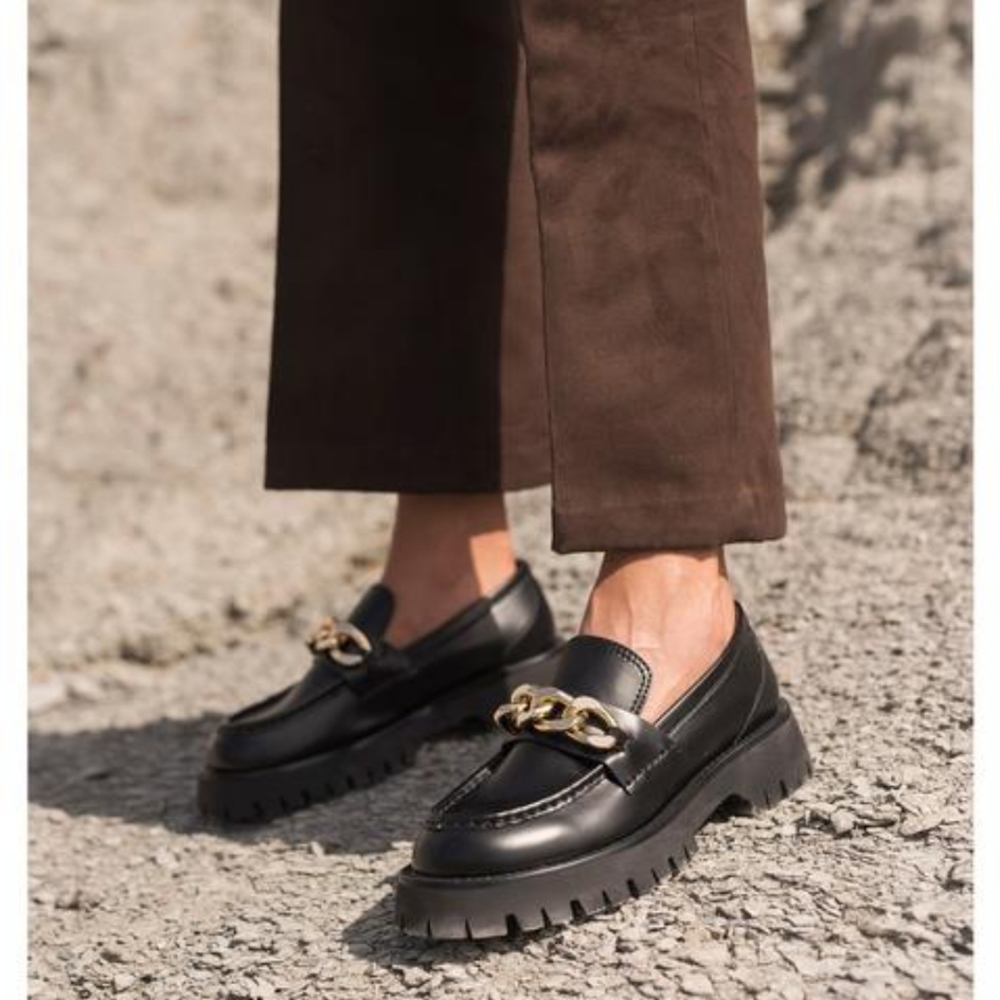 Jeffrey Campbell Black Loafers with Gold Chain - Picture 9 of 11
